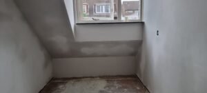 Stucwerk drogen in een goed geventileerde ruimte